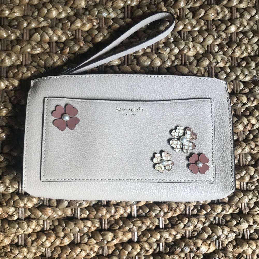 NWOT Kate Spade Eva Pearl Cutout Wallet Clutch